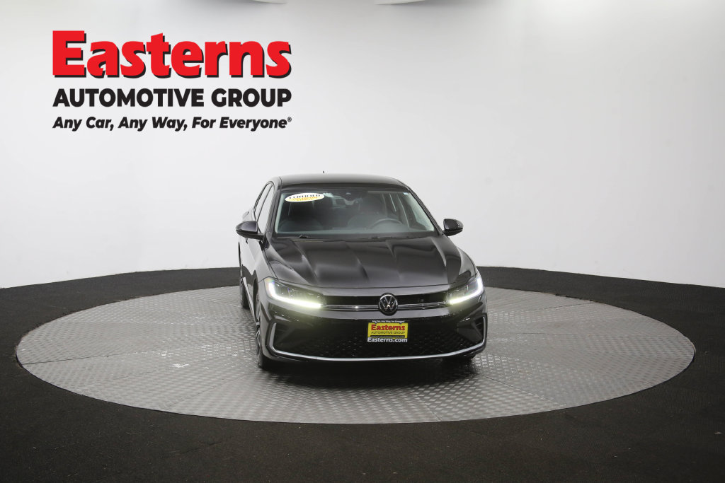 Used 2025 Volkswagen Jetta SE FWD image 52