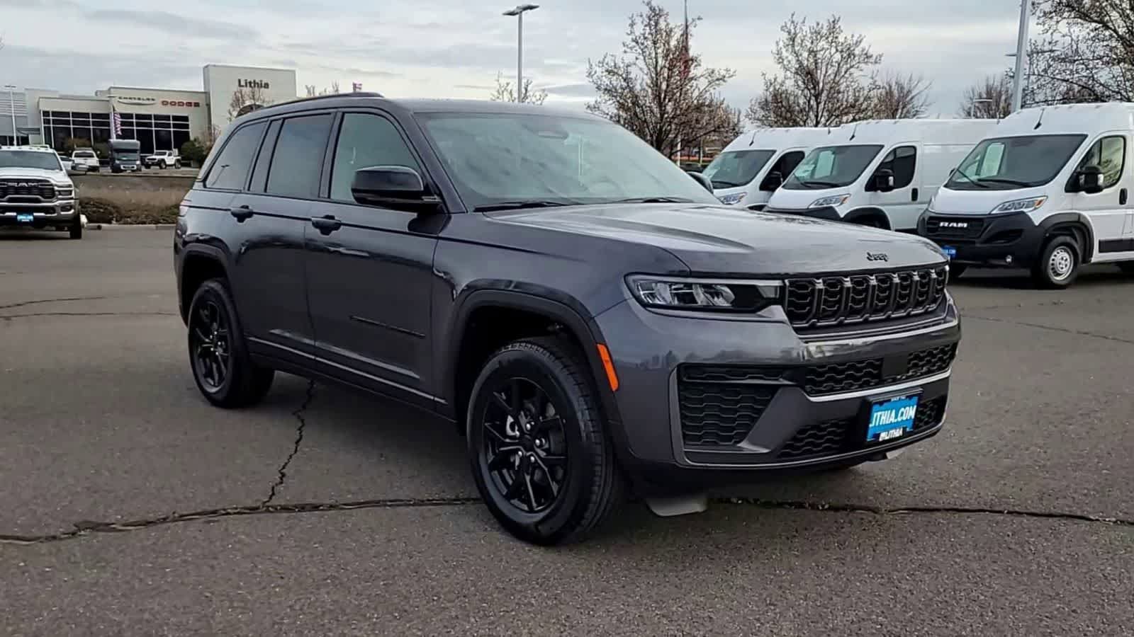 New 2026 Jeep Grand Cherokee Altitude AWD/4WD image 2