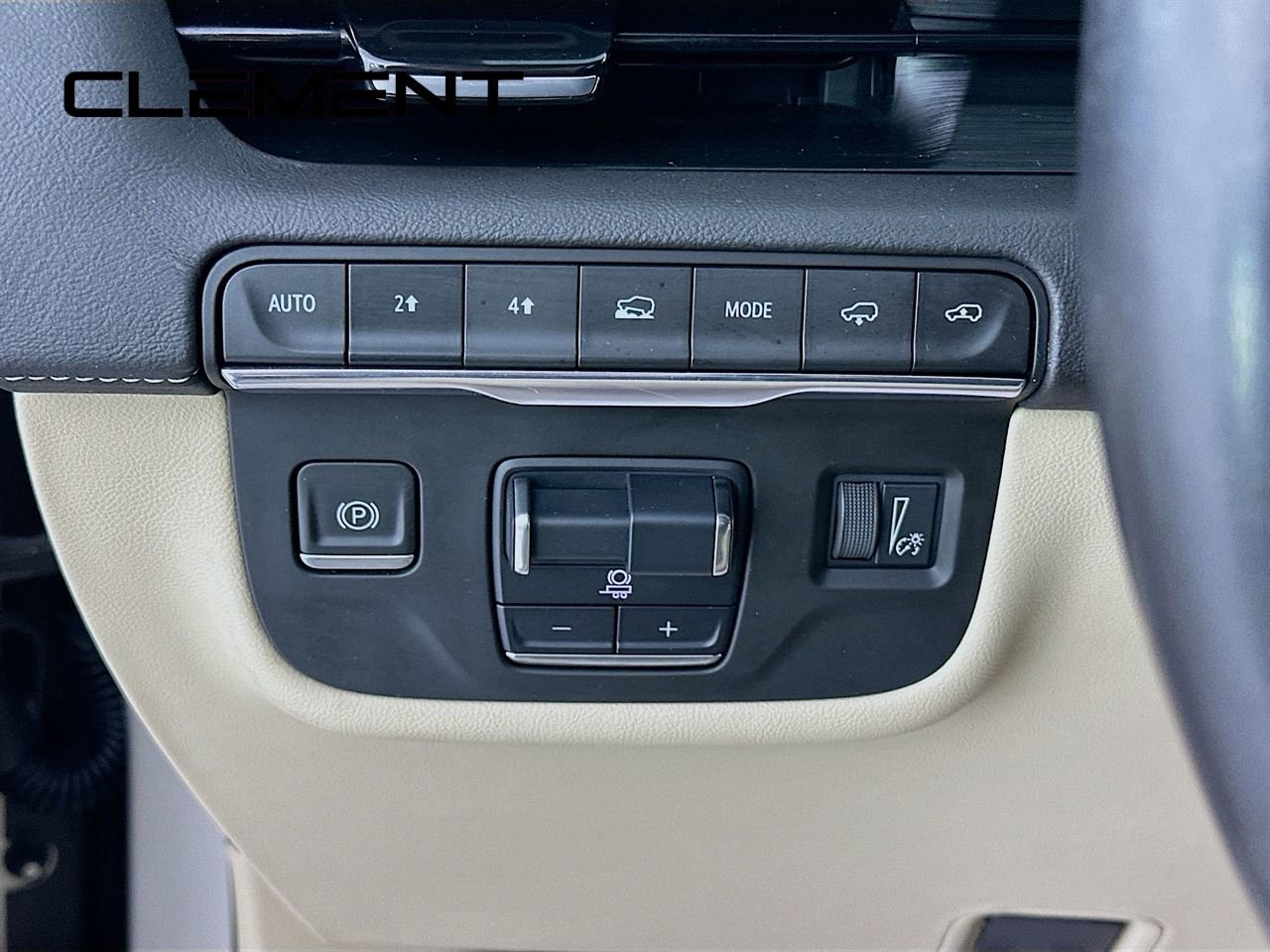 Used 2021 Cadillac Escalade ESV Premium Luxury w/ Driver Assist Tech Package AWD/4WD image 14