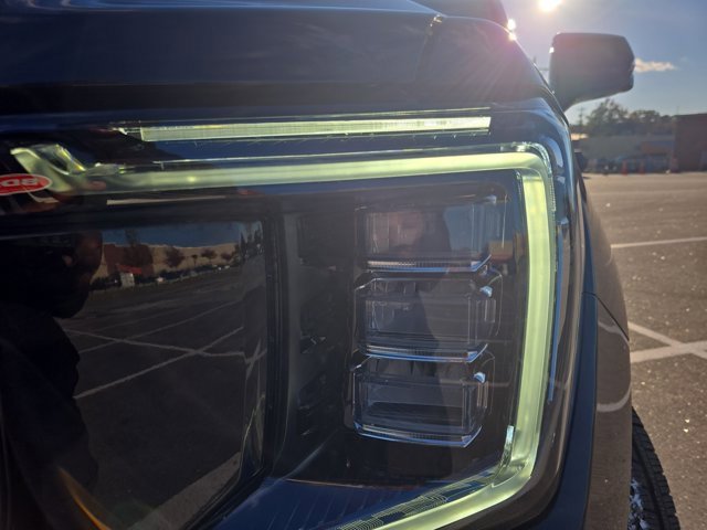 Used 2022 GMC Yukon SLT w/ SLT Premium Package image 32