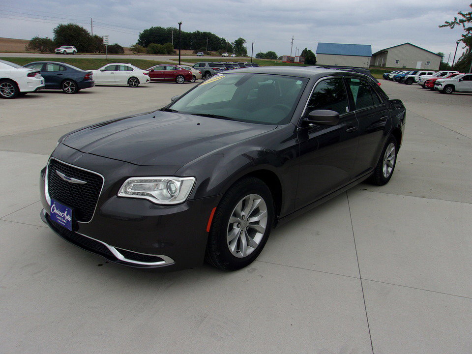 Used 2019 Chrysler 300 Touring image 5