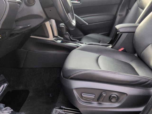 Used 2023 Toyota Corolla Cross XLE image 12