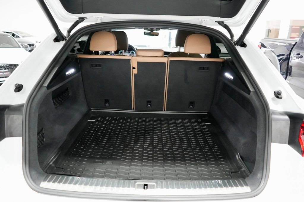 Used 2023 Audi Q8 Premium image 40