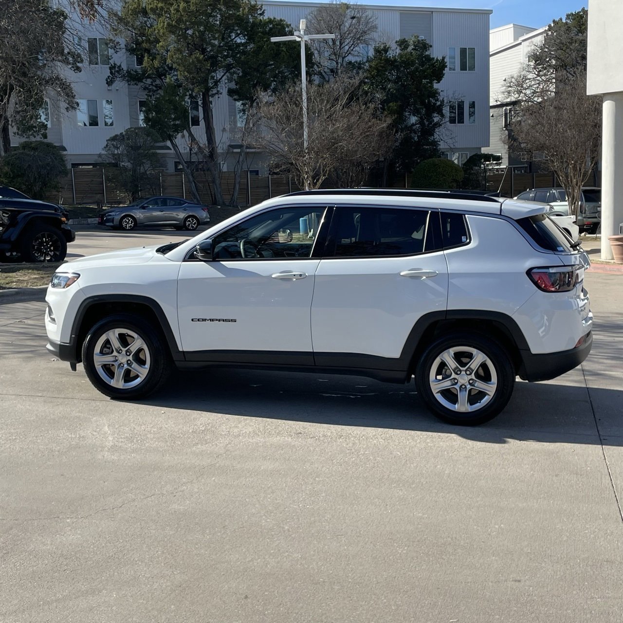 Used 2024 Jeep Compass Latitude image 3