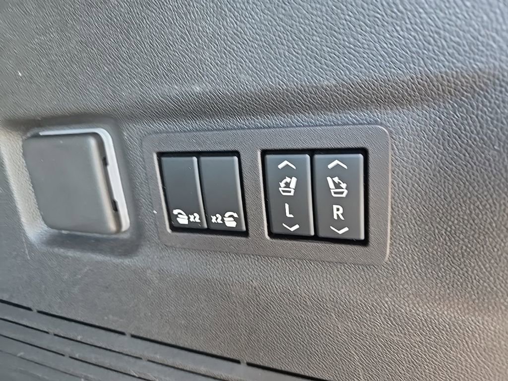 Used 2023 GMC Yukon XL AT4 w/ AT4 Premium Package image 55