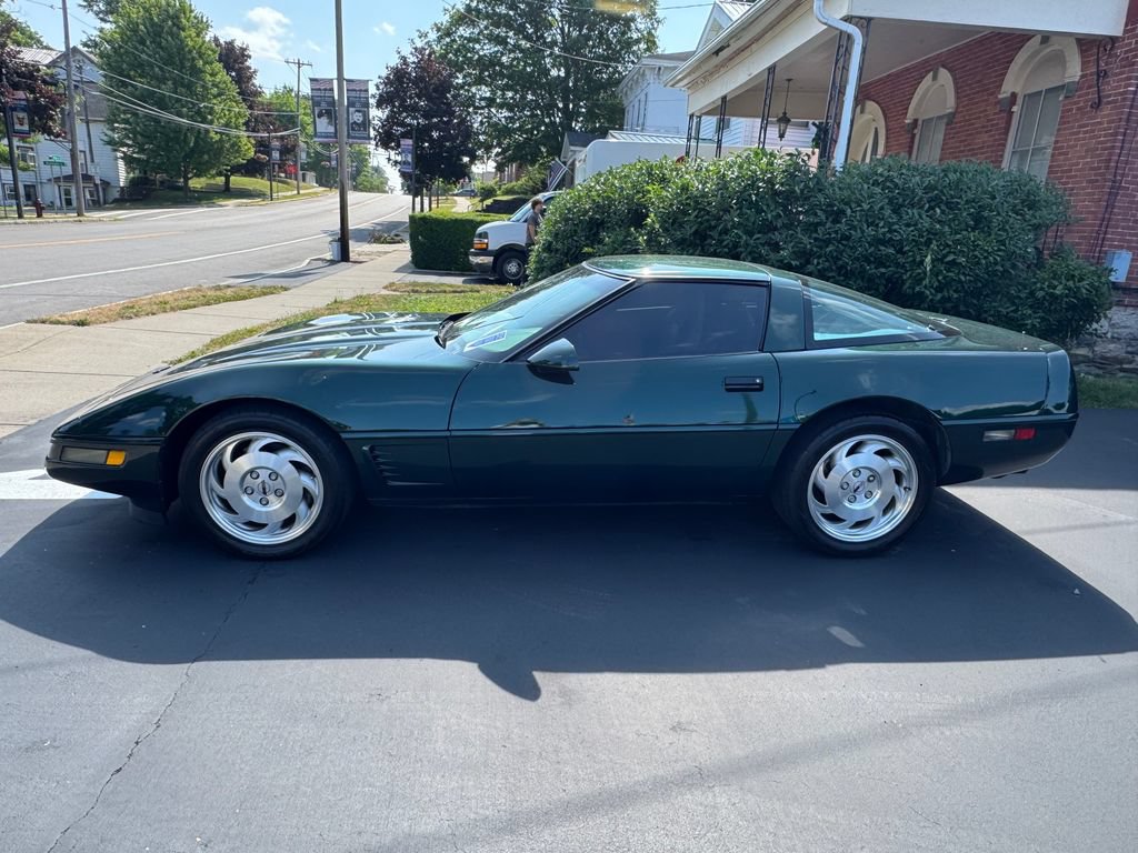 Used 1995 Chevrolet Corvette Coupe RWD image 3