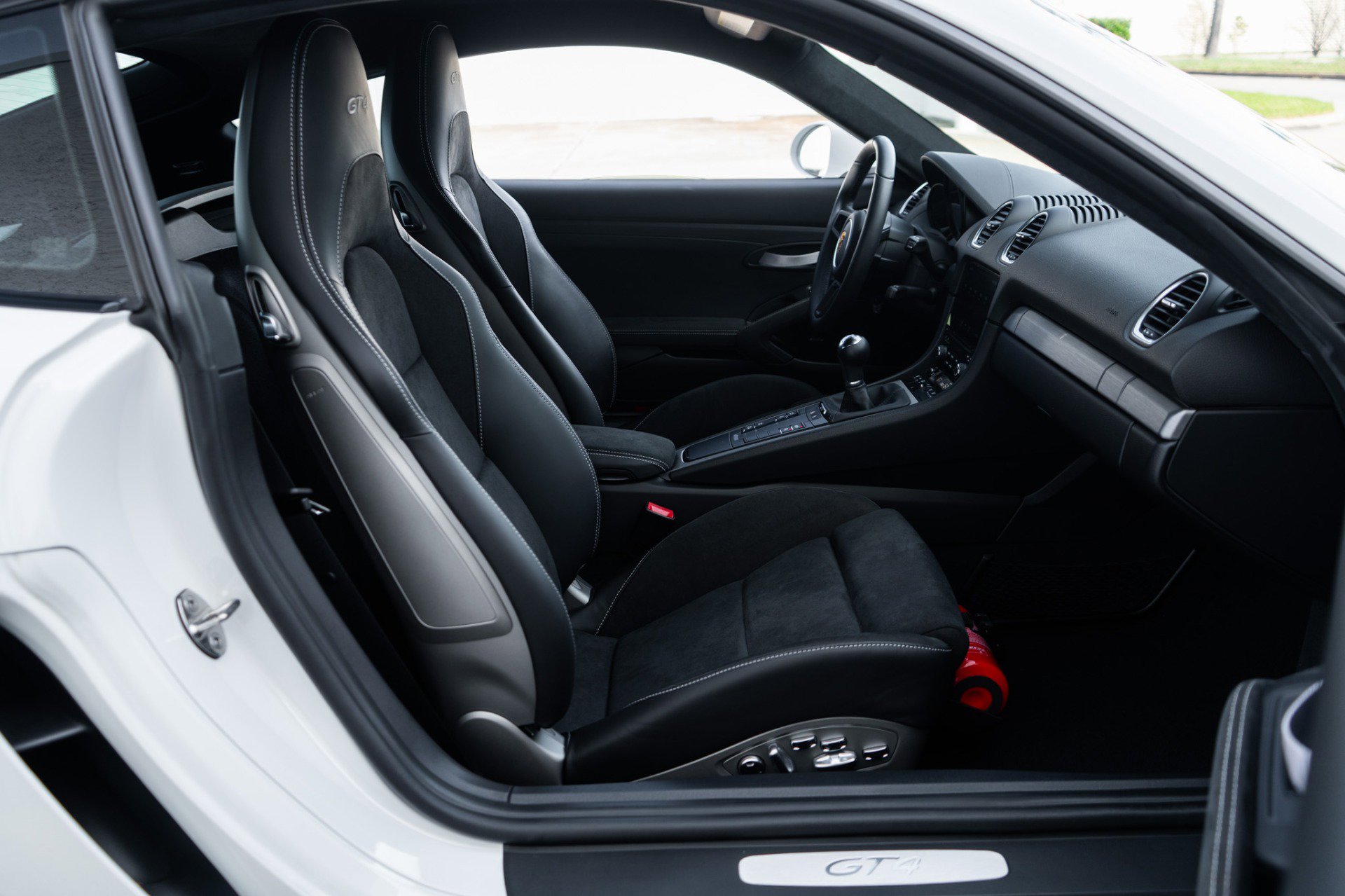 Used 2022 Porsche 718 Cayman GT4 image 17