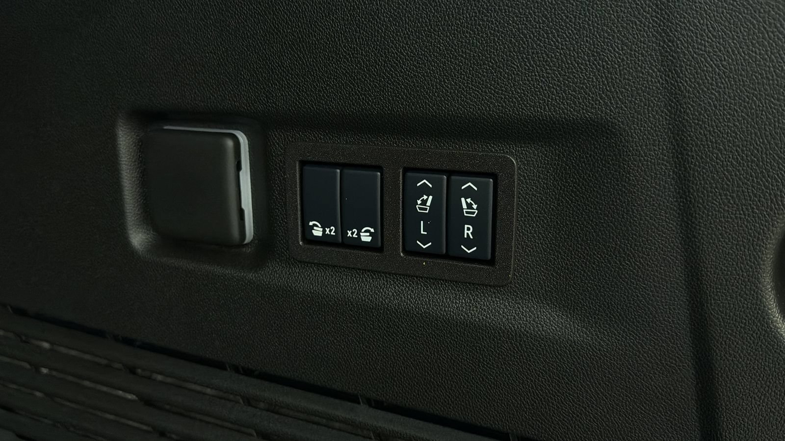 Used 2025 GMC Yukon XL Denali w/ Sun & Power Step Package AWD/4WD image 15