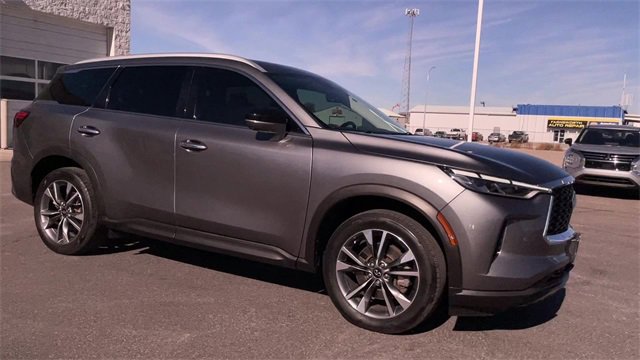Used 2023 INFINITI QX60 Luxe image 3