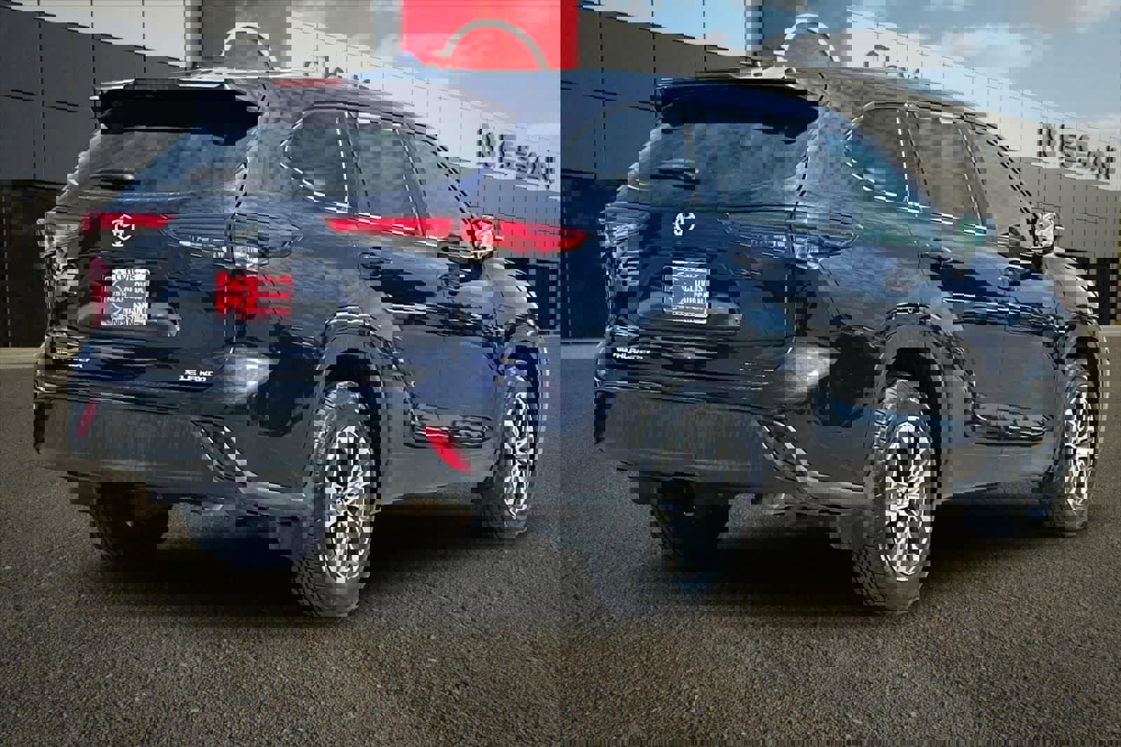 Used 2020 Toyota Highlander XLE image 3