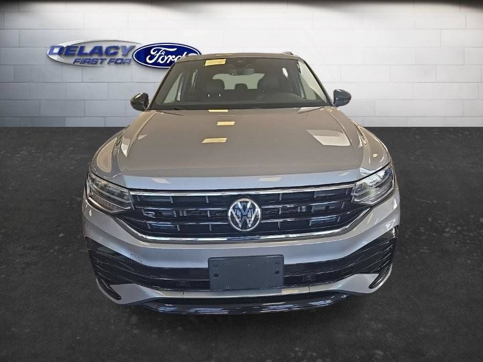 Used 2022 Volkswagen Tiguan SE R-Line AWD/4WD image 10