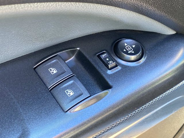 Used 2017 Chevrolet Colorado Z71 AWD/4WD image 12