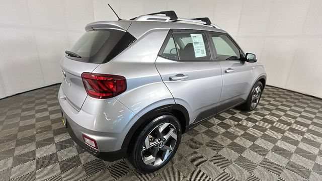 Used 2023 Hyundai Venue SEL FWD image 2