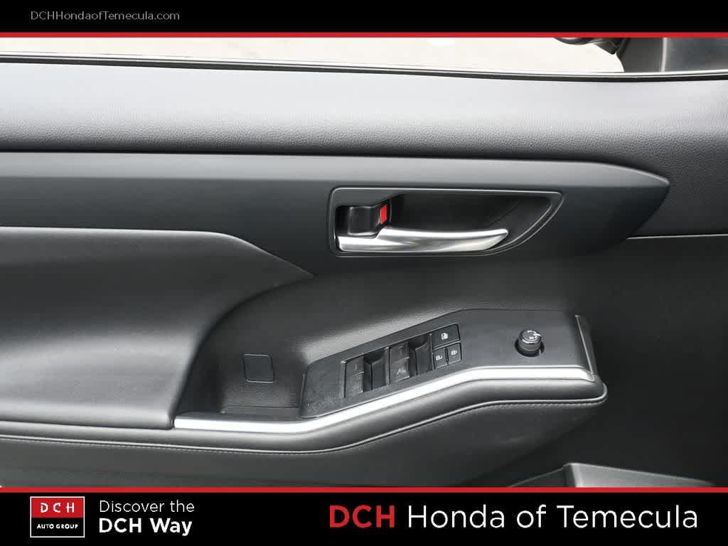 Used 2021 Toyota Highlander XLE FWD image 16