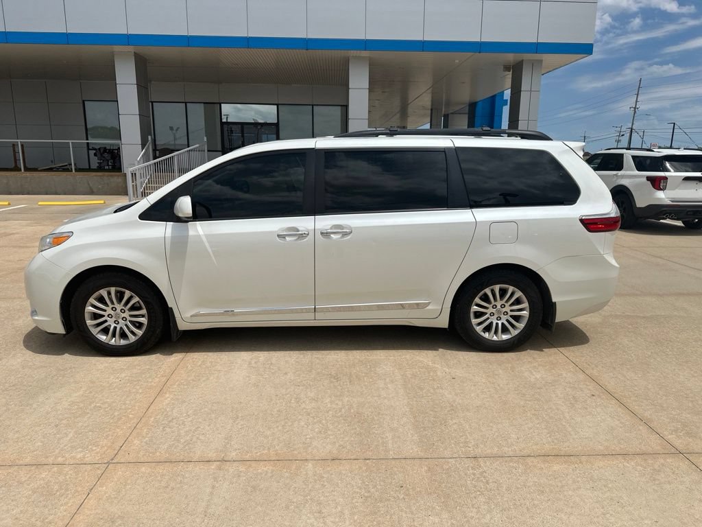 Used 2015 Toyota Sienna XLE Premium FWD image 30