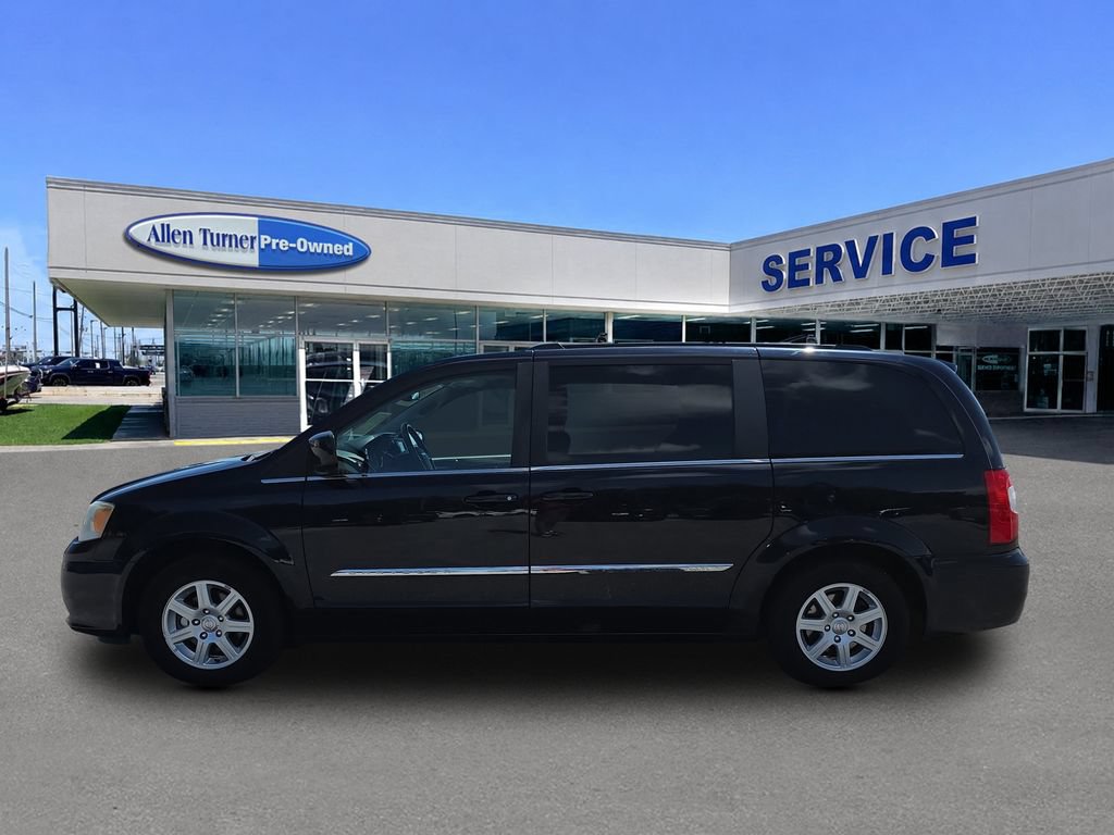 Used 2011 Chrysler Town & Country Touring FWD image 5
