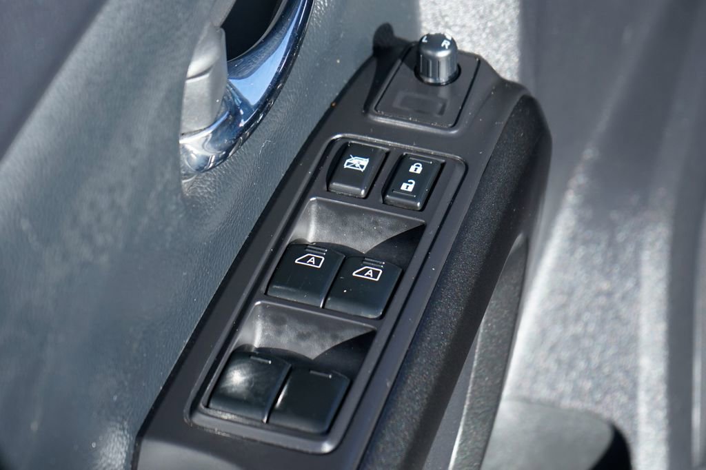 Used 2021 Nissan Titan PRO-4X w/ Pro-4x Utility Package image 16