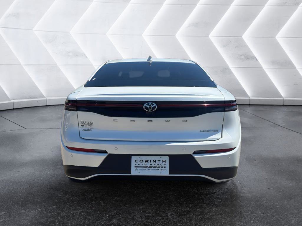 Used 2023 Toyota Crown Limited image 6