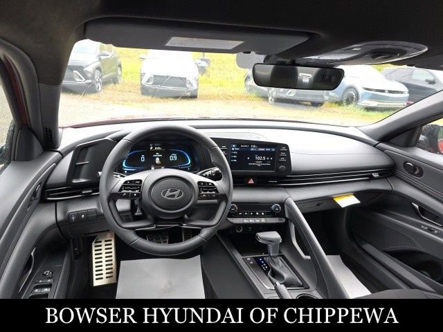 Used 2025 Hyundai Elantra Sport image 12