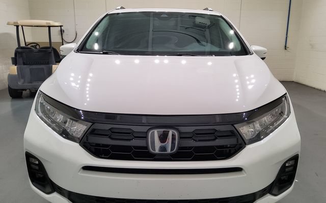 Used 2025 Honda Odyssey Touring image 3