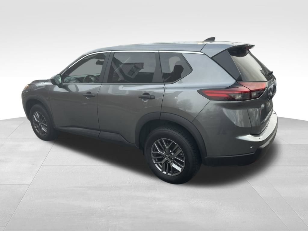 Used 2024 Nissan Rogue S image 12