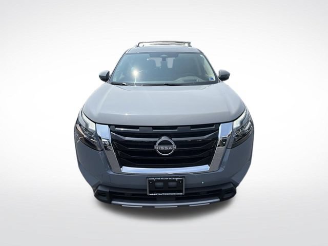 Used 2025 Nissan Pathfinder Platinum AWD/4WD image 10