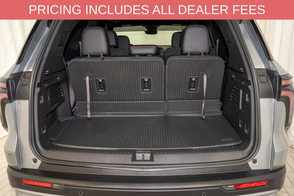 Used 2025 Chevrolet Traverse Z71 w/ Enhanced Driving Package AWD/4WD image 6