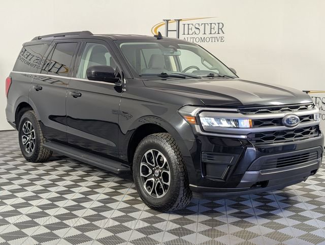 Used 2022 Ford Expedition XLT image 2