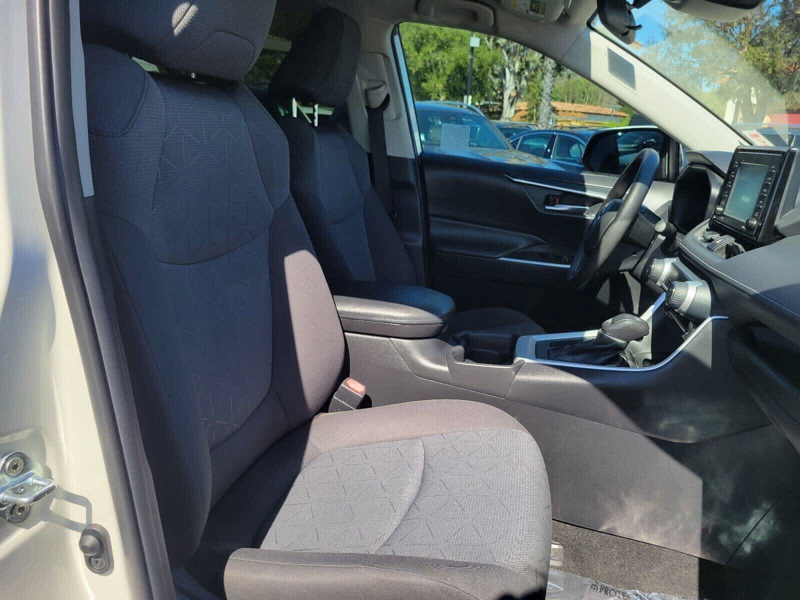 Used 2021 Toyota RAV4 XLE w/ Carpet Mat Package (TMS) FWD image 9
