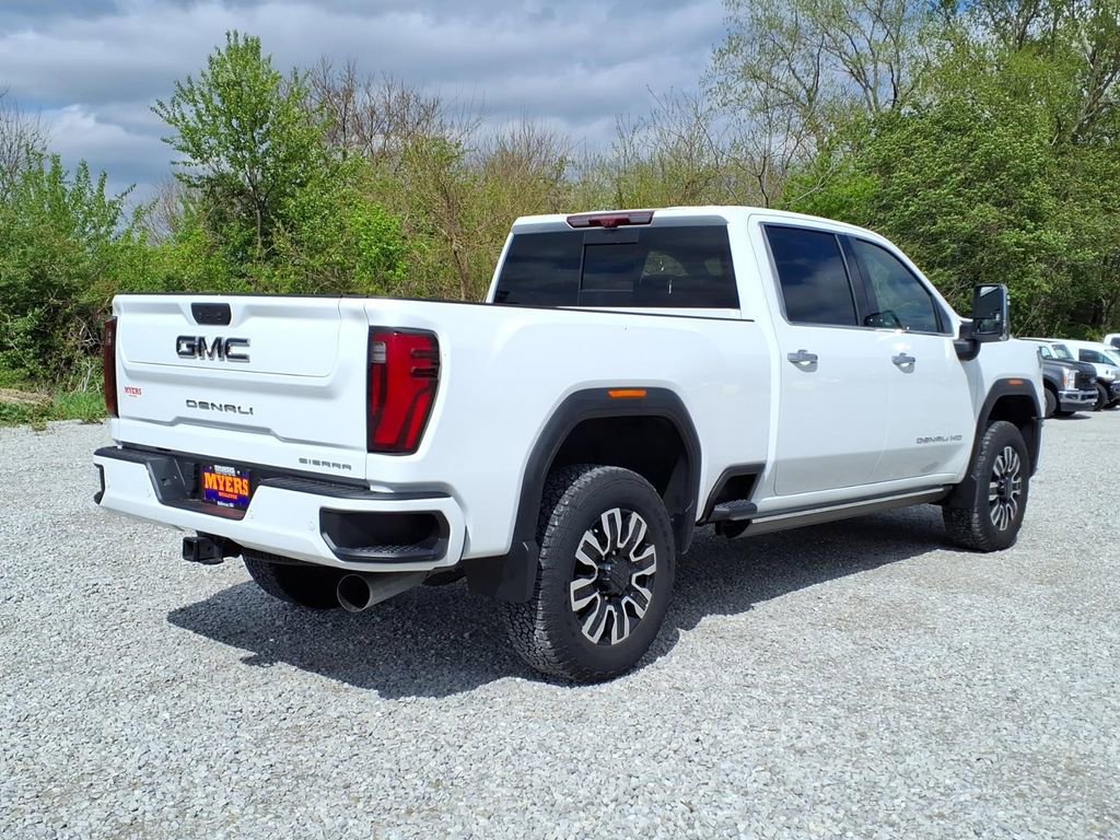 Used 2025 GMC Sierra 3500 Denali Ultimate AWD/4WD image 11