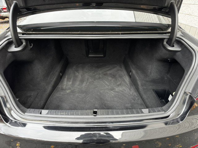 Used 2018 BMW 740i xDrive image 9