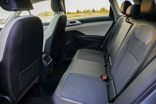 Certified 2025 Volkswagen Taos SE w/ Panoramic Sunroof Package image 22