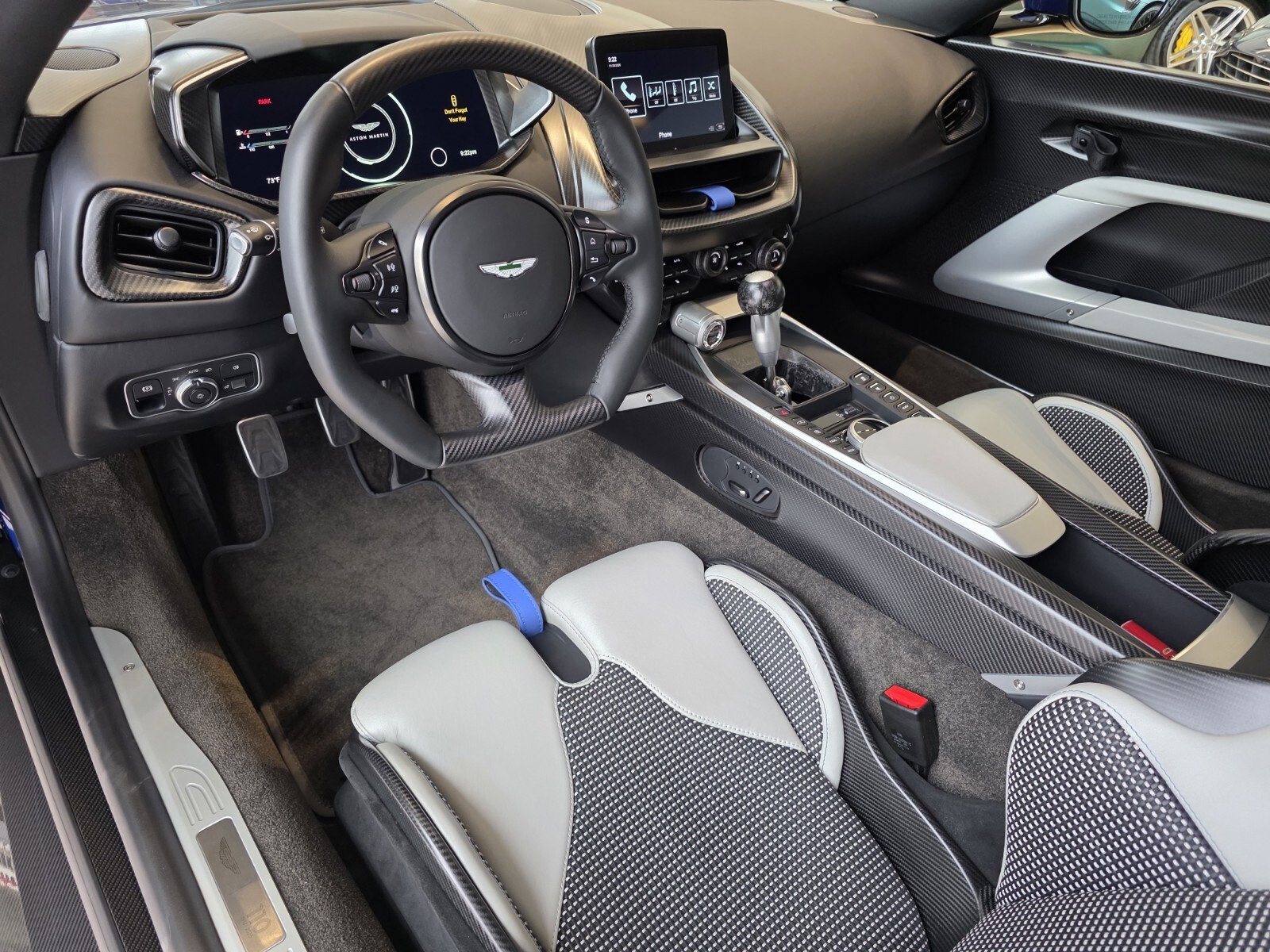 Used 2024 Aston Martin Valour Coupe image 3