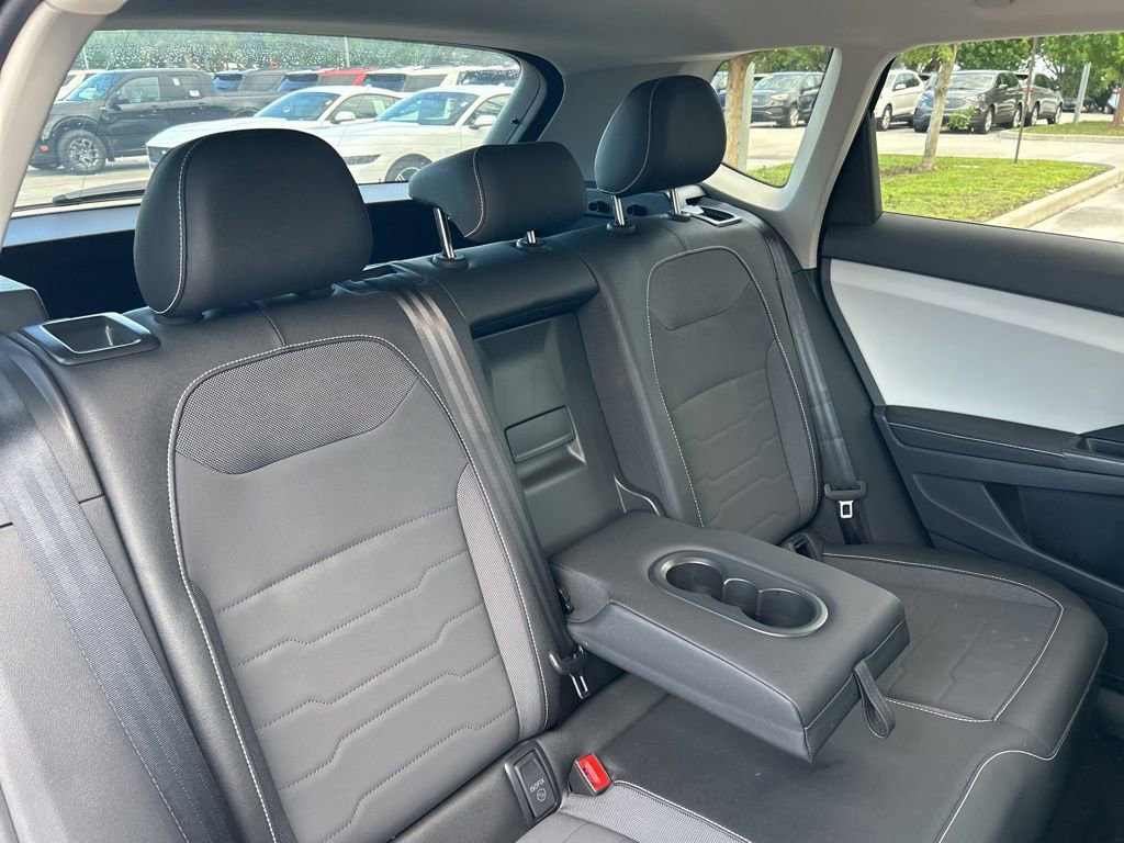 Certified 2025 Volkswagen Taos SE image 44
