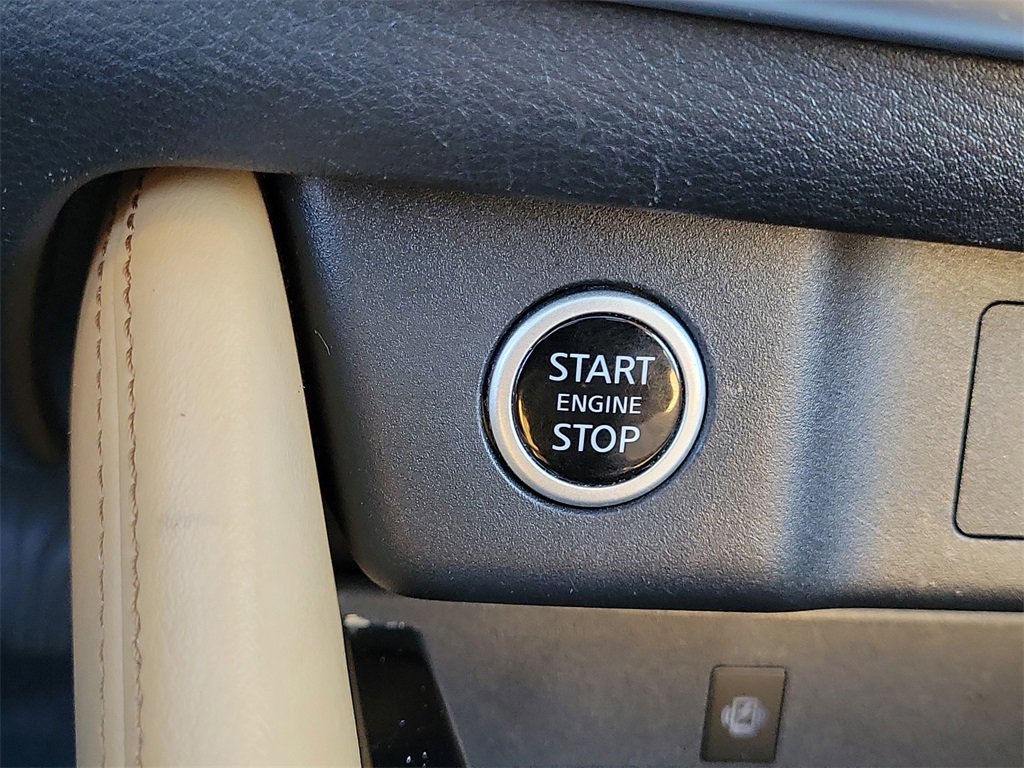 Used 2022 Nissan Rogue Platinum w/ Head-Up Display Package image 8