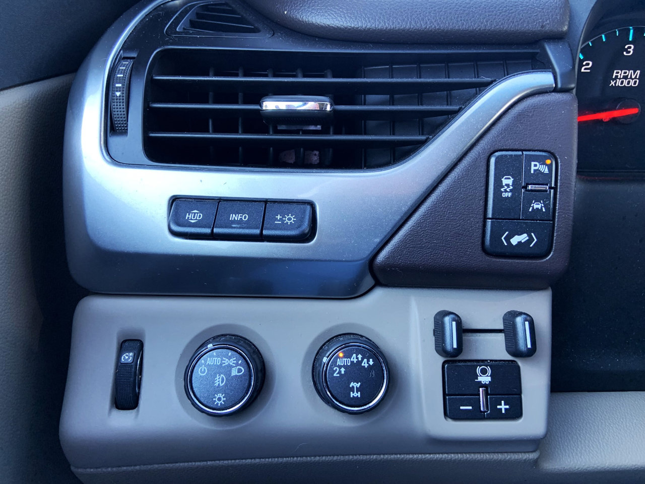 Used 2020 Chevrolet Tahoe Premier w/ 6.2L Performance Package image 26