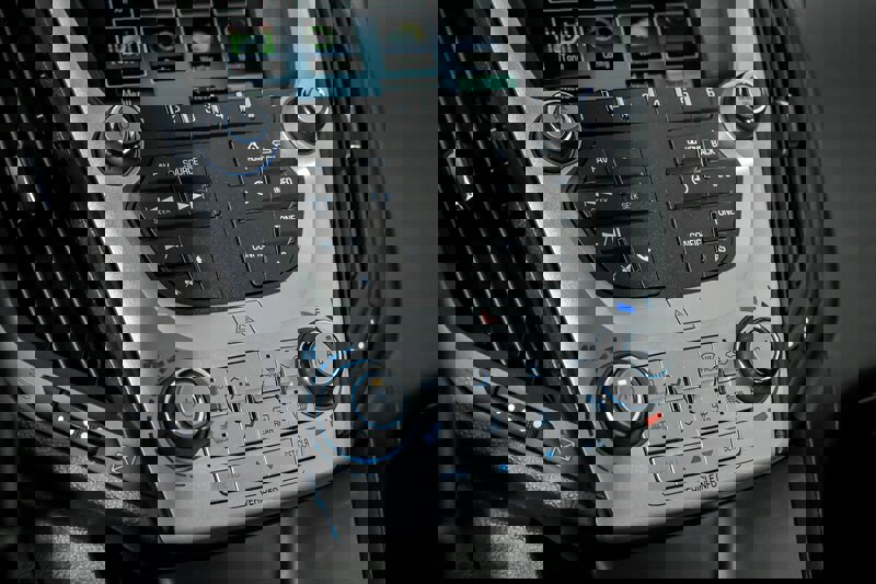 Used 2016 Chevrolet Equinox LTZ w/ Enhanced Convenience Package image 29