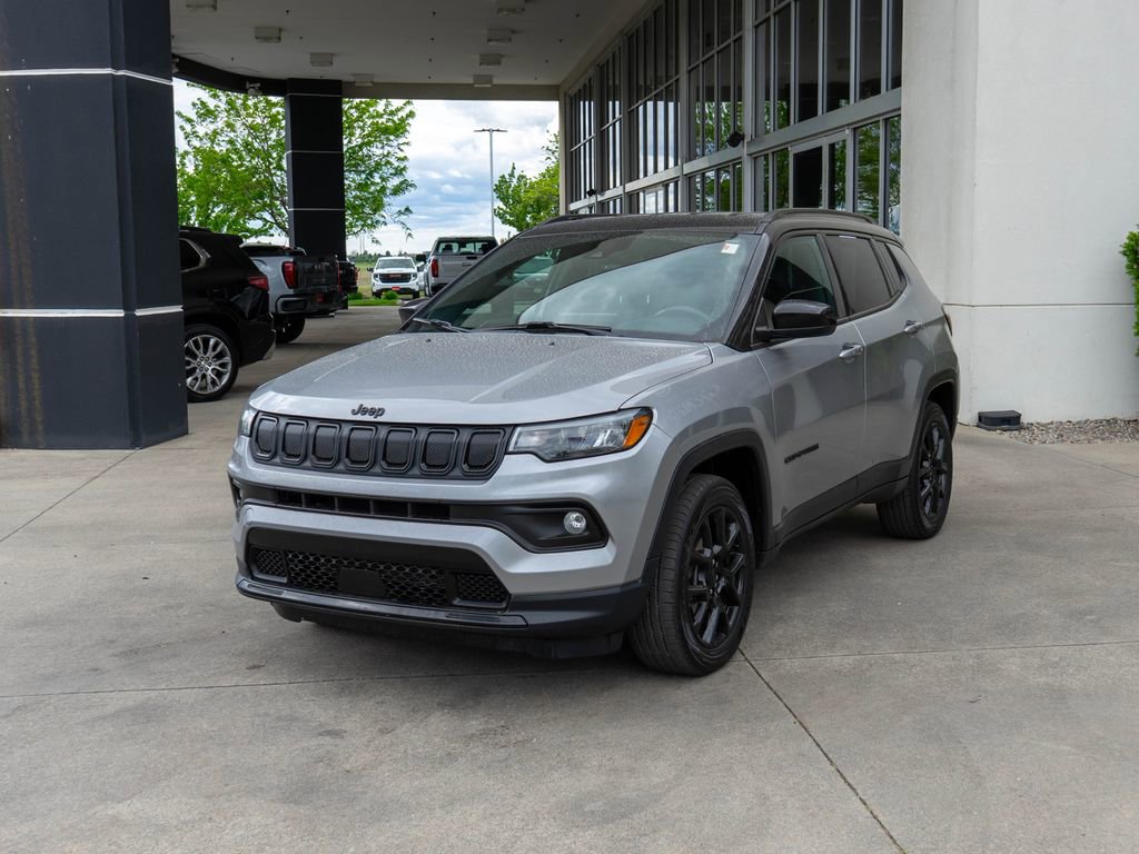 Used 2022 Jeep Compass Latitude w/ Convenience Group AWD/4WD image 3