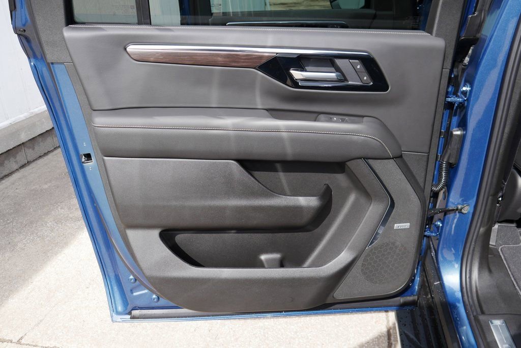 New 2026 Chevrolet Suburban Premier image 35