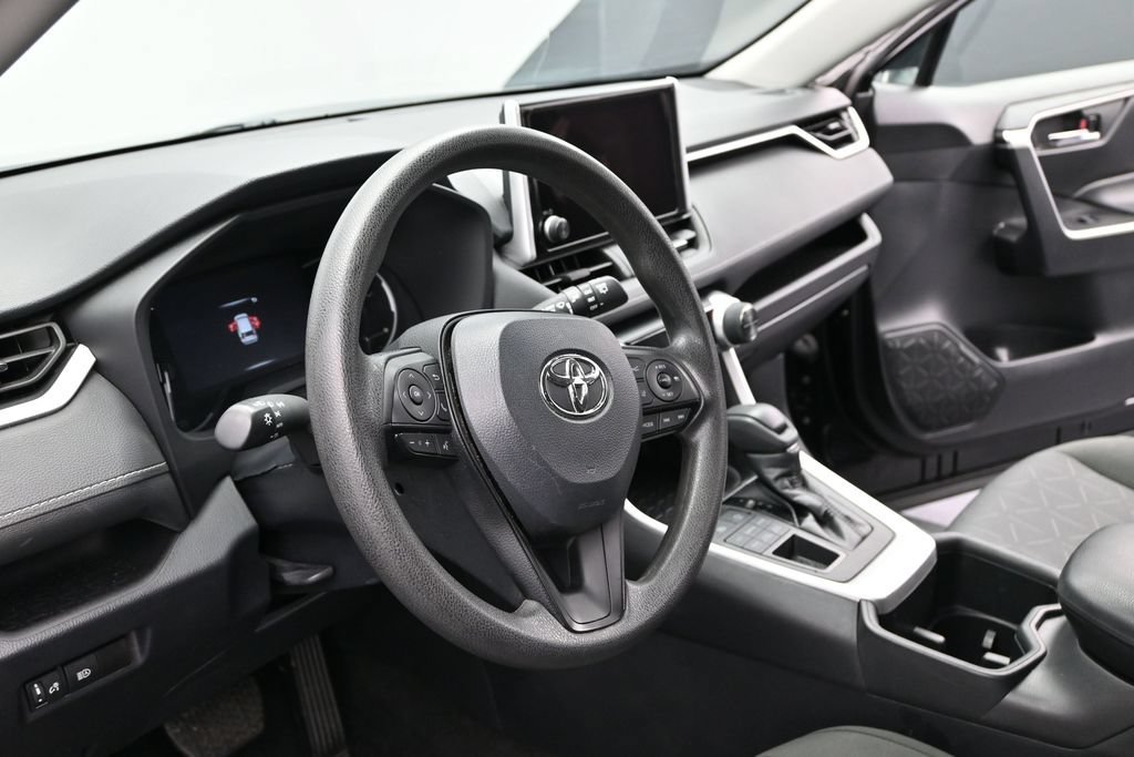 Used 2024 Toyota RAV4 XLE AWD/4WD image 12