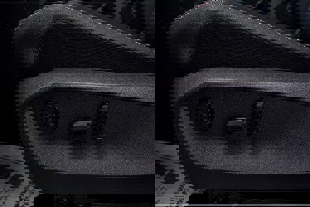 New 2024 Volkswagen Tiguan SE R-Line image 19