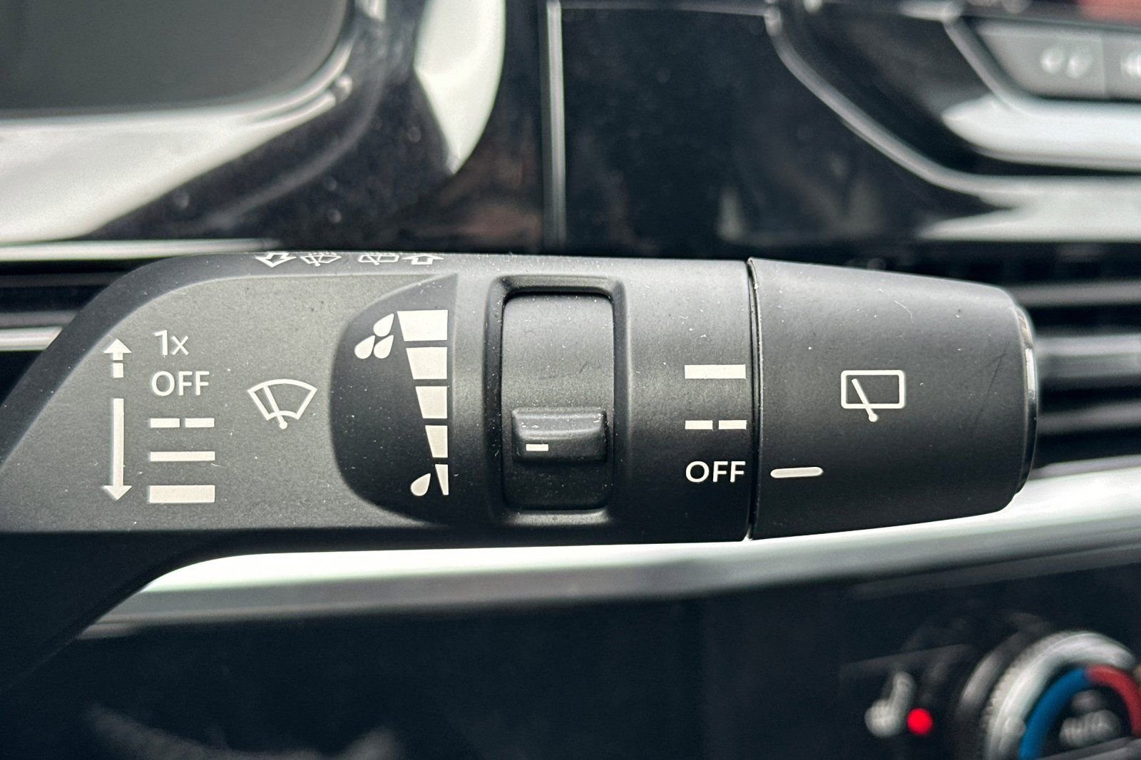 Certified 2025 Nissan Pathfinder SV image 40