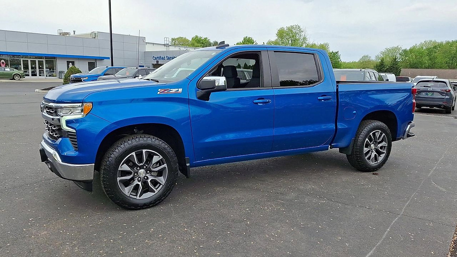 Certified 2022 Chevrolet Silverado 1500 LT w/ Z71 Off-Road Package AWD/4WD image 7