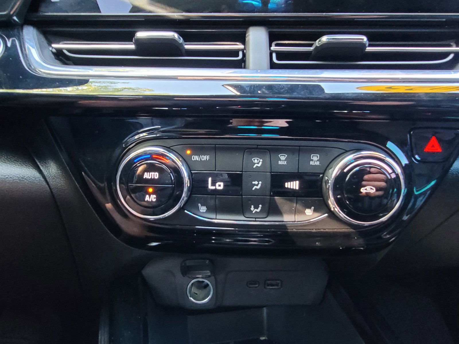 Used 2025 Chevrolet Trax RS w/ Driver Confidence Package image 19