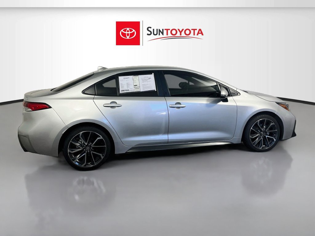 Used 2022 Toyota Corolla SE FWD image 2