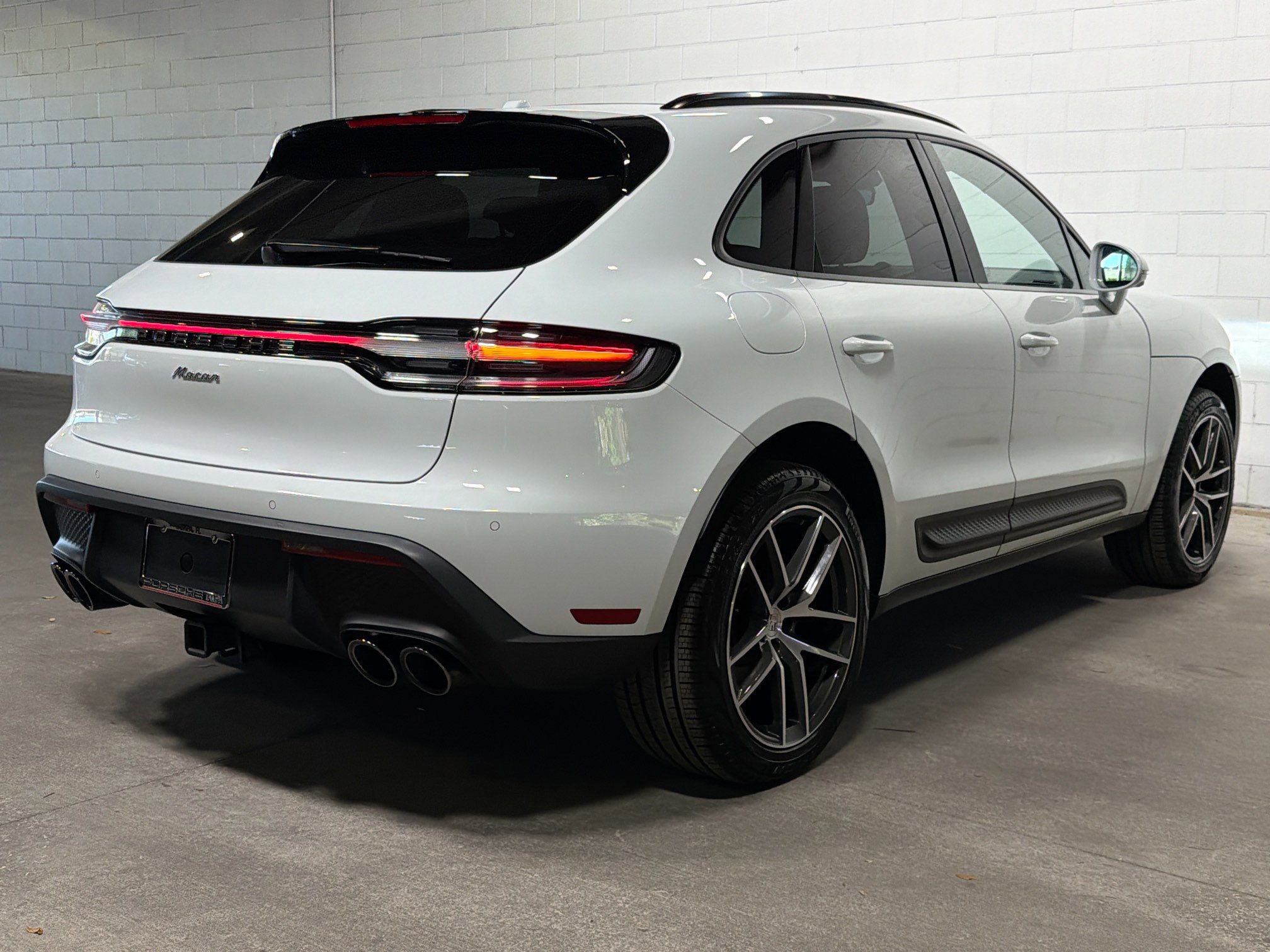 Certified 2026 Porsche Macan AWD/4WD image 7
