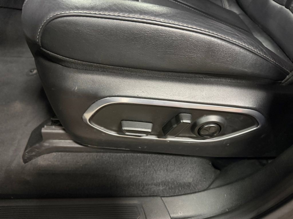 Used 2025 Jeep Wagoneer L Series III AWD/4WD image 30