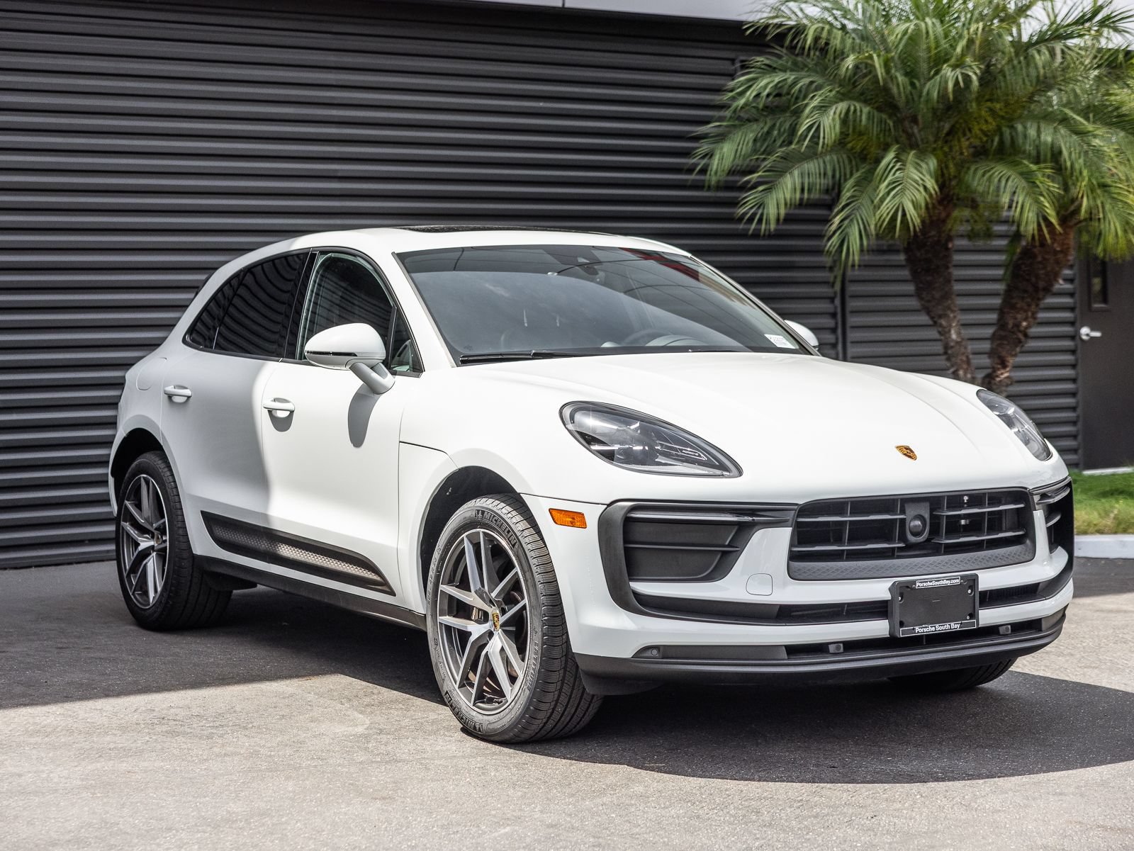 Certified 2024 Porsche Macan AWD/4WD image 6