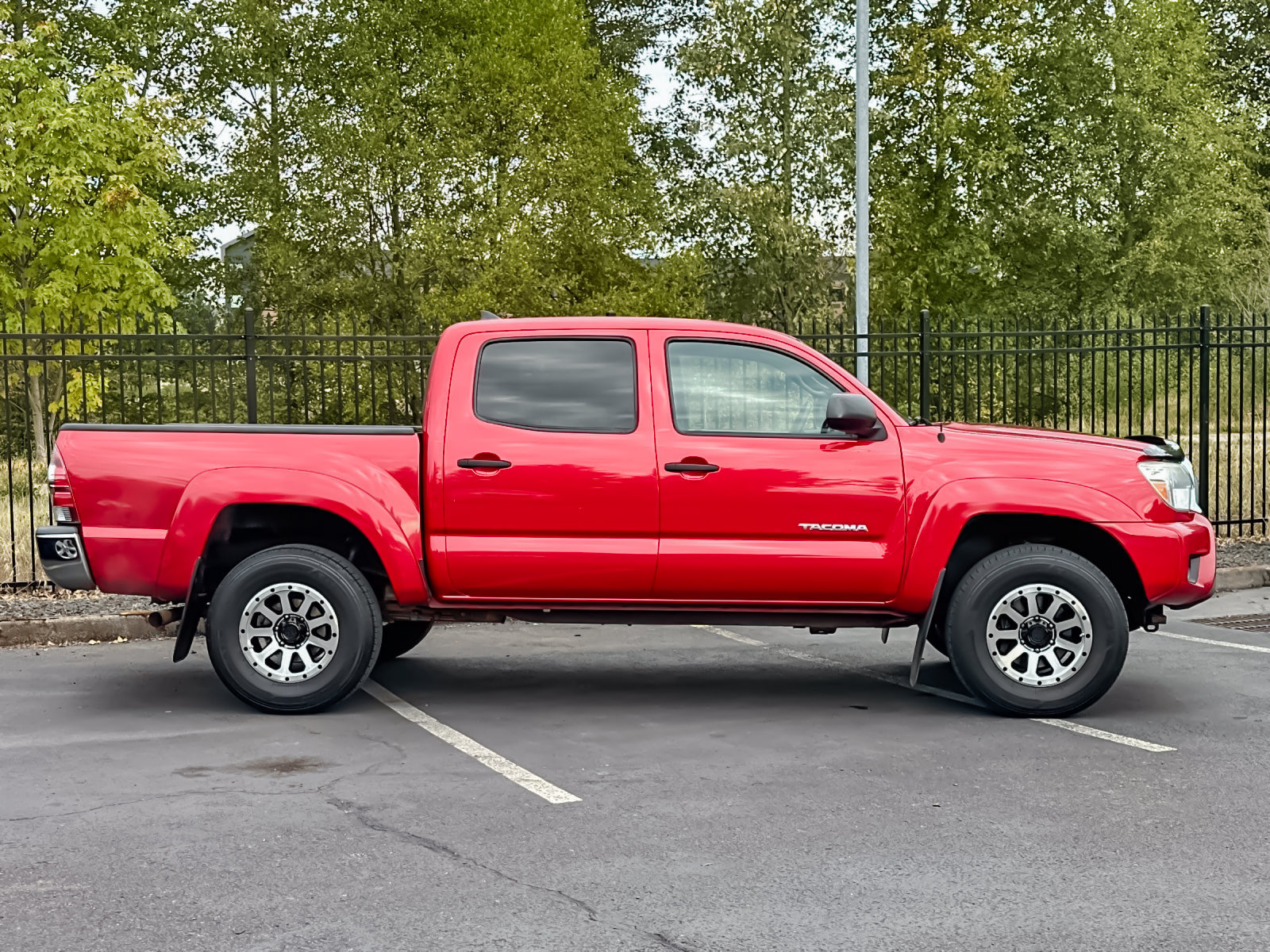 Used 2014 Toyota Tacoma PreRunner w/ SR5 Package RWD image 3