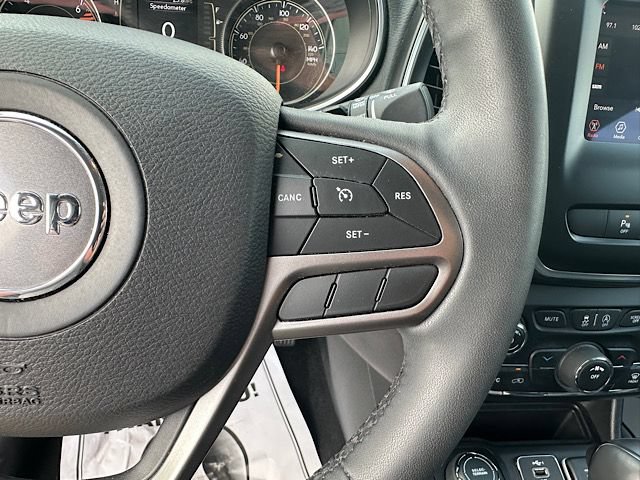 Used 2021 Jeep Cherokee Latitude Plus AWD/4WD image 24